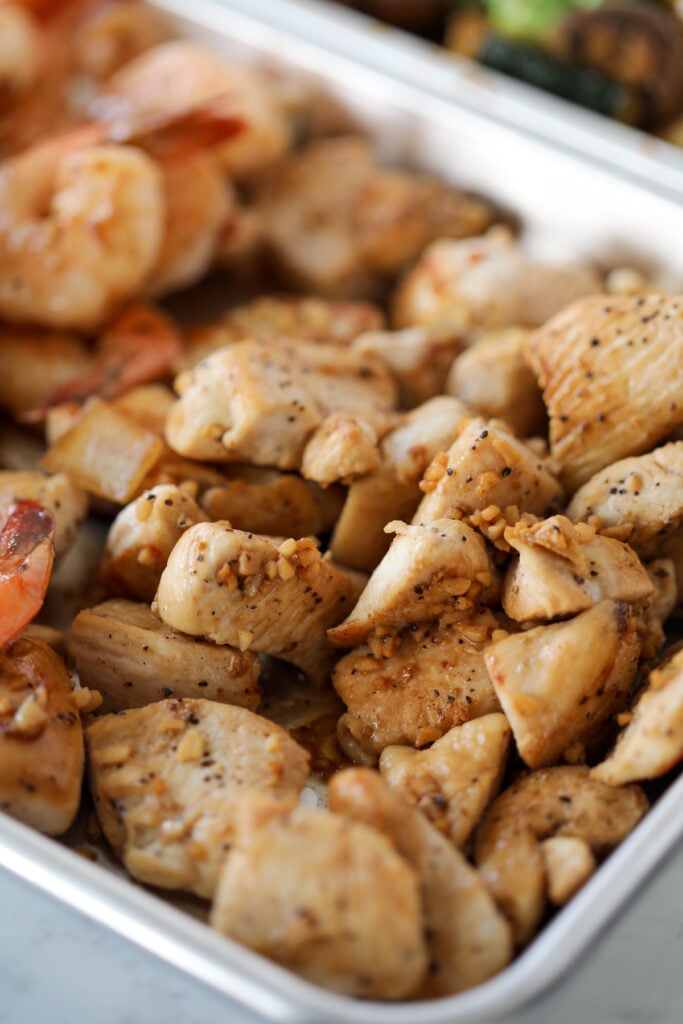 blackstone chicken hibachi on a tray ready to eat after grilling
